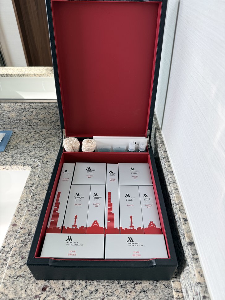 洗面台のアメニティボックス（Marriott Osaka Miyako）